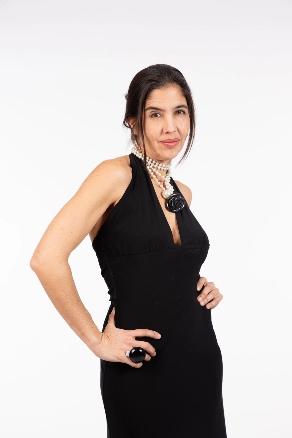 Collar Perlas  con Camelia negra